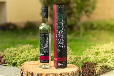 Tres Generaciones Pisco Moscatel · Agroindustrias Tres Generaciones SAC